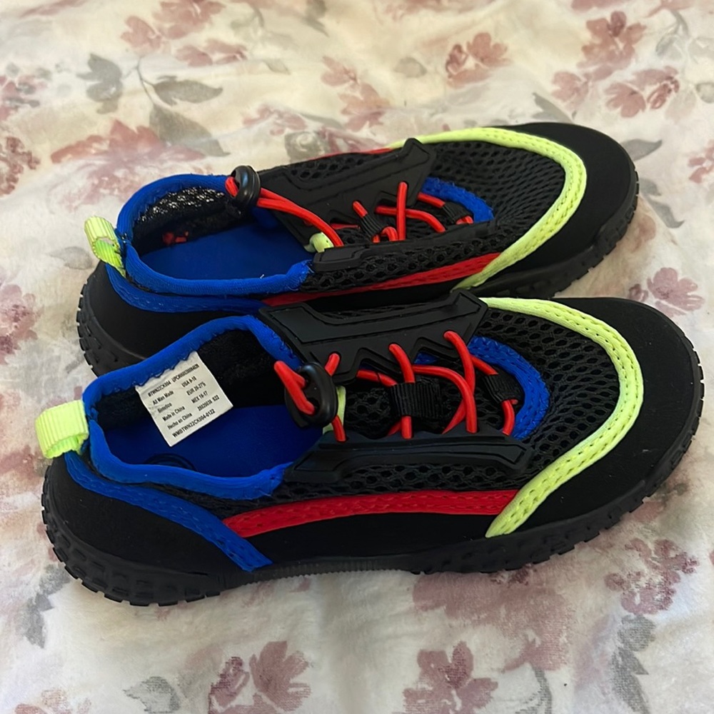 Wonder Nation Toddler Boys water shoes size 9-10